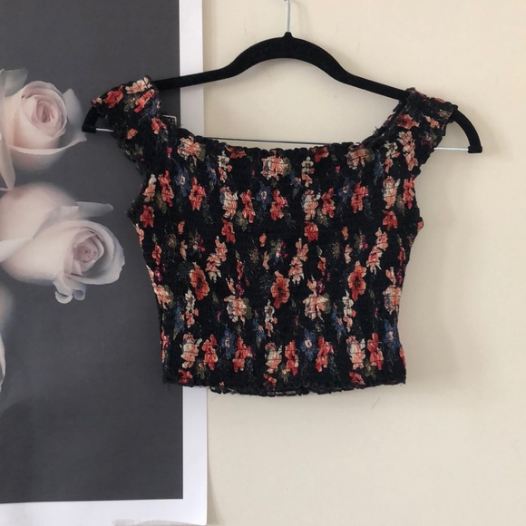 HOLLISTER floral crop top - Picture 3 of 3
